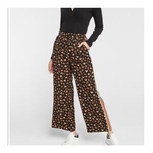 Skies are Blue Leopard Pants size Small